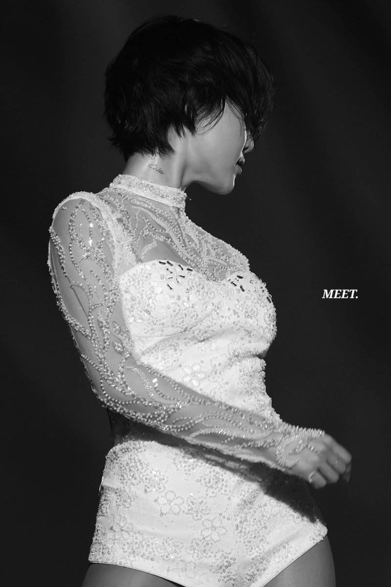 MMM_MOMENT_'s tweet photo. 260621 마마무 콘서트 [4WARD]

#화사 #hwasa #이삭토순이 https://t.co/glizlUUDDy