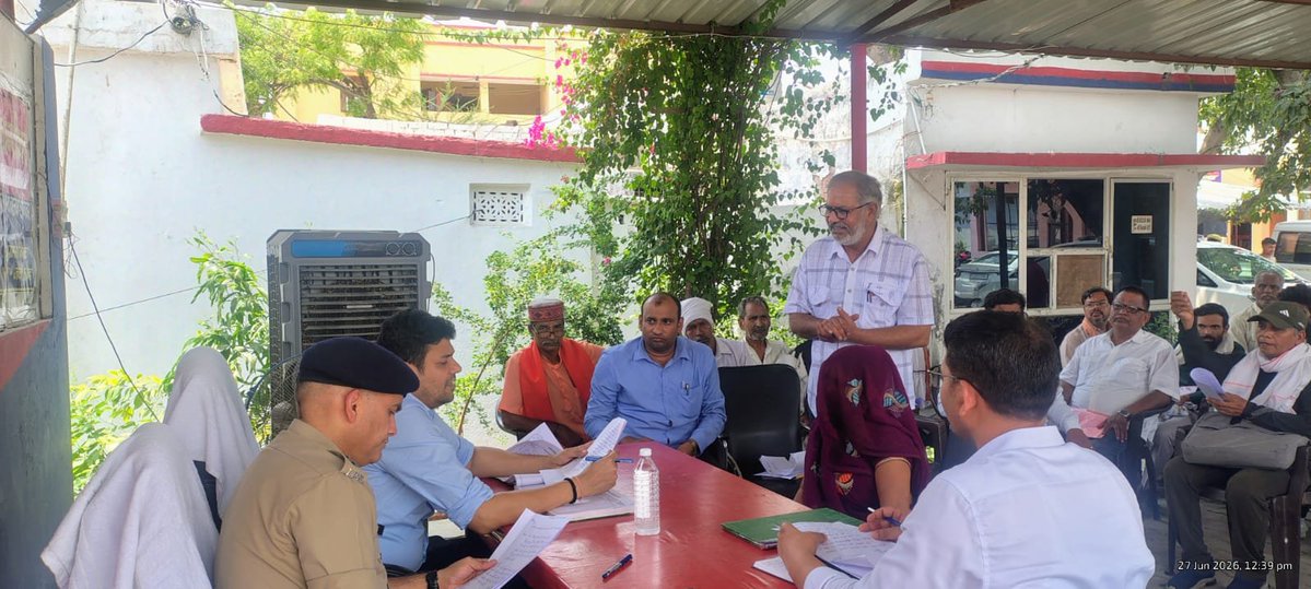 Dm_Aligarh's tweet photo. थाना समाधान दिवस में शनिवार को थाना जवां पर आमजन की समस्याओं को सुना। प्रत्येक शिकायत का समयबद्ध, निष्पक्ष एवं गुणवत्तापूर्ण निस्तारण सुनिश्चित करने के निर्देश दिए। शासन की मंशा के अनुरूप जनसमस्याओं का स्थानीय स्तर पर प्रभावी समाधान हमारी सर्वोच्च प्राथमिकता है। https://t.co/NO9rodZxlj