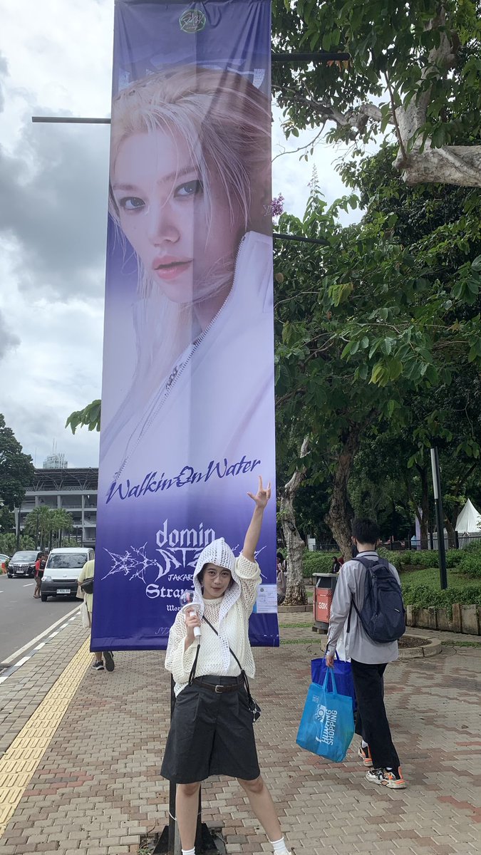 venomyeay's tweet photo. Masih dengan cosplay Hyunjin andalanku https://t.co/t4s49JZKrf