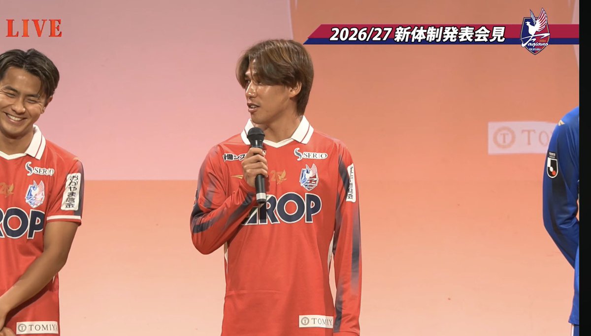 sho___21's tweet photo. 江坂任🗣️
「岡山に来てから、"長袖をください"と常に言い続けてきたので、やっと念願の長袖を作っていただいて嬉しいです」

木村太哉🗣️
「伏線回収ですかそれ？水曜日のダウンタウンでありましたよね？」

ついに『長袖をください』ネタが完成www

#江坂任
#ダイアン津田
#ゴイゴイスー https://t.co/cV9nyU33JD