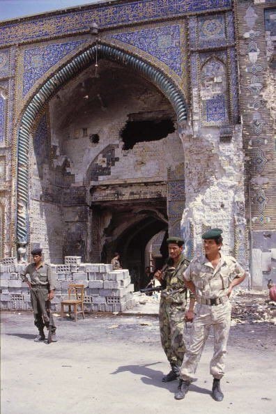 AlaskreeDrndesh's tweet photo. بالاعدام والسجون والتغييب والتيزاب لم يستطيع لقيط العوجه بكل قوته وجبروته كبح مشاعر الشيعه واحياء تقاليدهم وبالتالي جثه تلاشت بين الكلاب والمزابل في تكريت وصرح شامخ رغم انوف العفالقه https://t.co/ie4v9XbDSG