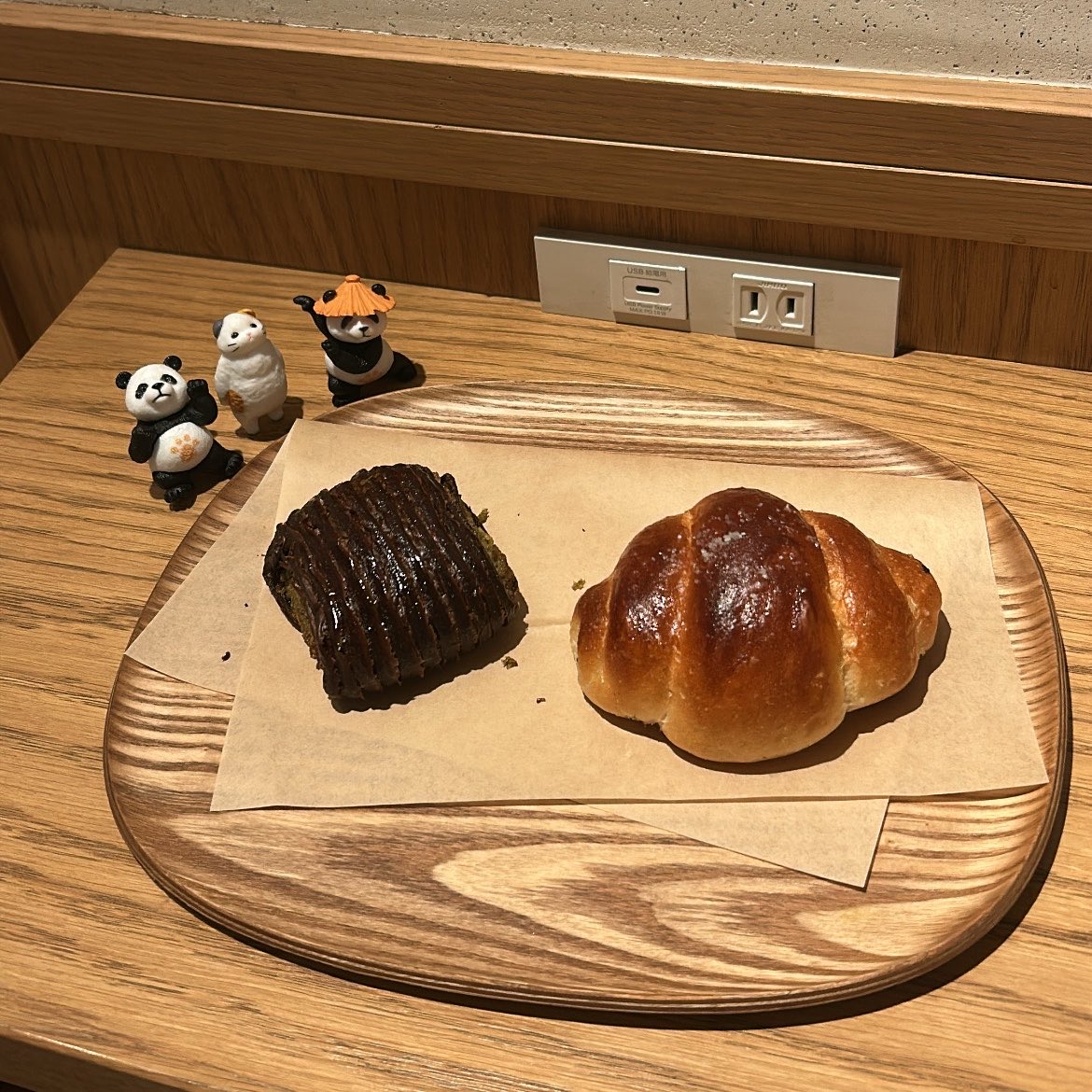 pyaruch's tweet photo. ずっと食べてみたかったドバイチョコとトリュフ塩パン！美味！ https://t.co/GifH3YZtCh