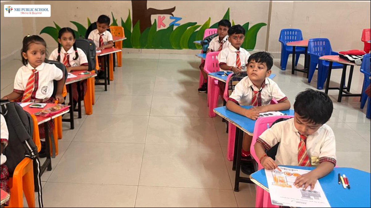 NRIPublicSchool's tweet photo. Little hands, big imaginations! Our LKG stars are creating colorful memories one drawing at a time. 🌈✨ 

#LKGActivity #School #Bhopal #MadhyaPradesh #NPS https://t.co/B1pPRxEMdW