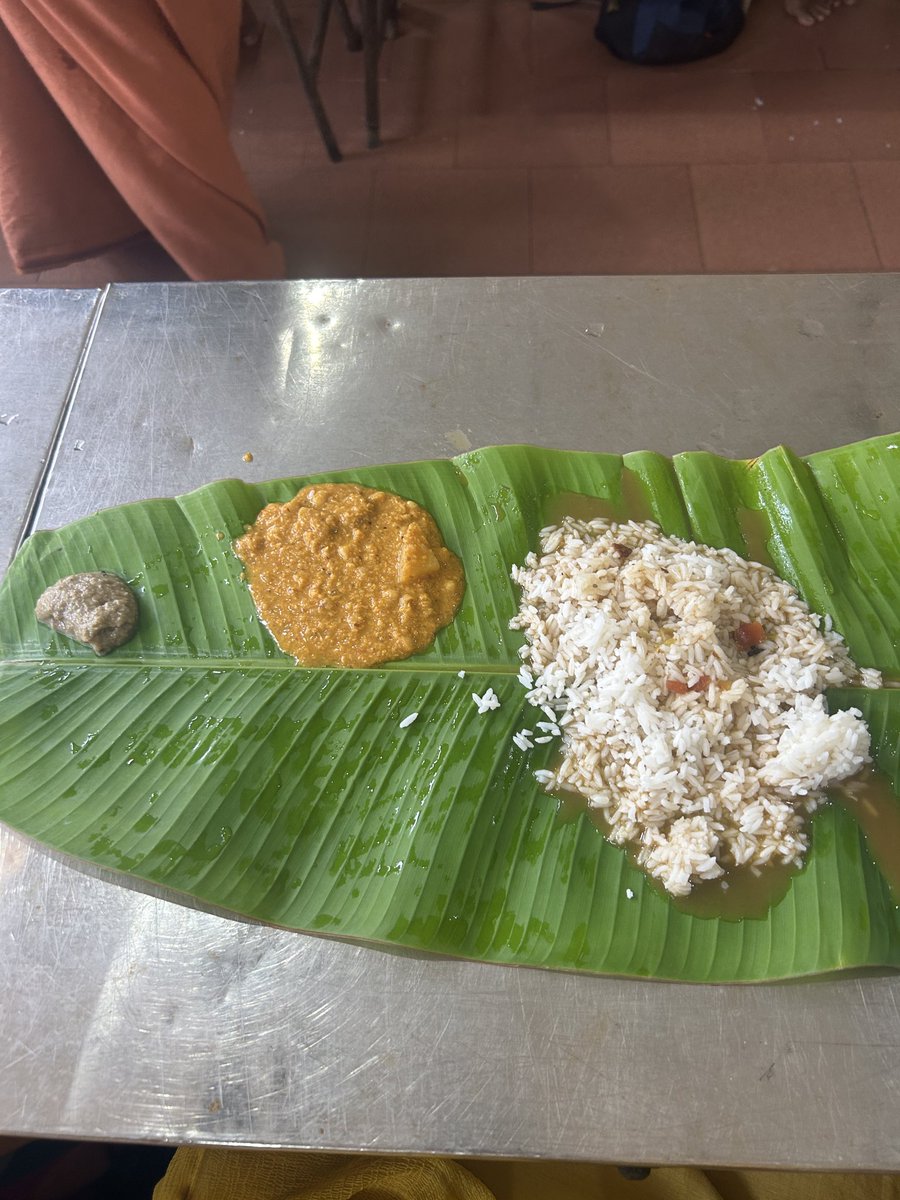ujjwalabaxi's tweet photo. Simple Sapad in one of the temples
Mild flavours, less variety and yet so spiritually fulfilling
#mangalore #sapad https://t.co/IGjhfWpr5T
