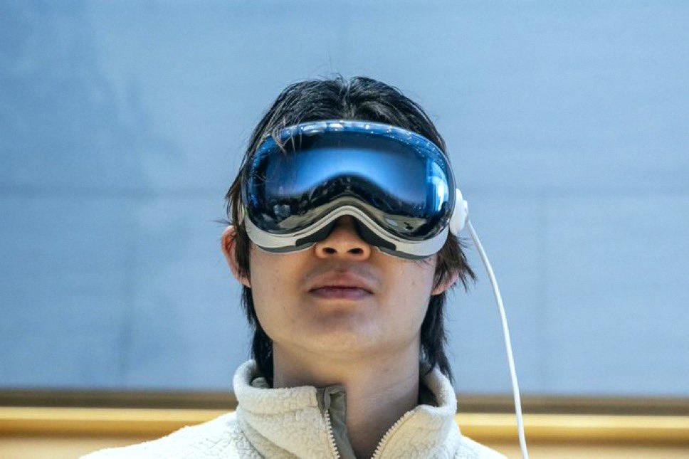djhef216's tweet photo. AppleのVision Proやスマートグラス担当トップがOpenAIに移籍するらしい  Bloombergが報じてた https://t.co/gx6zSr0JvL