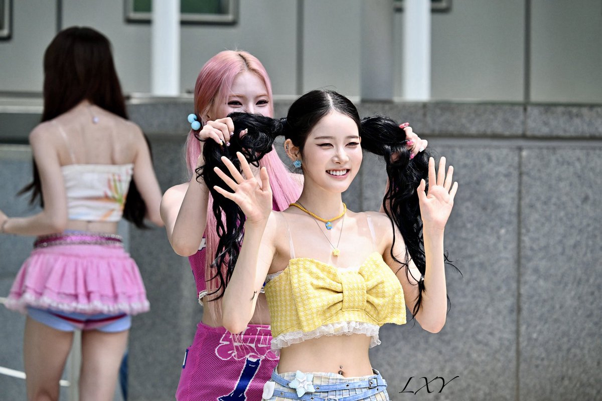 Lynxy7876376847's tweet photo. 260627 미니팬미팅
세젤귀
#STAYC #스테이씨
#아이사 #시은 #isa #sieun https://t.co/56dQzkKQ96