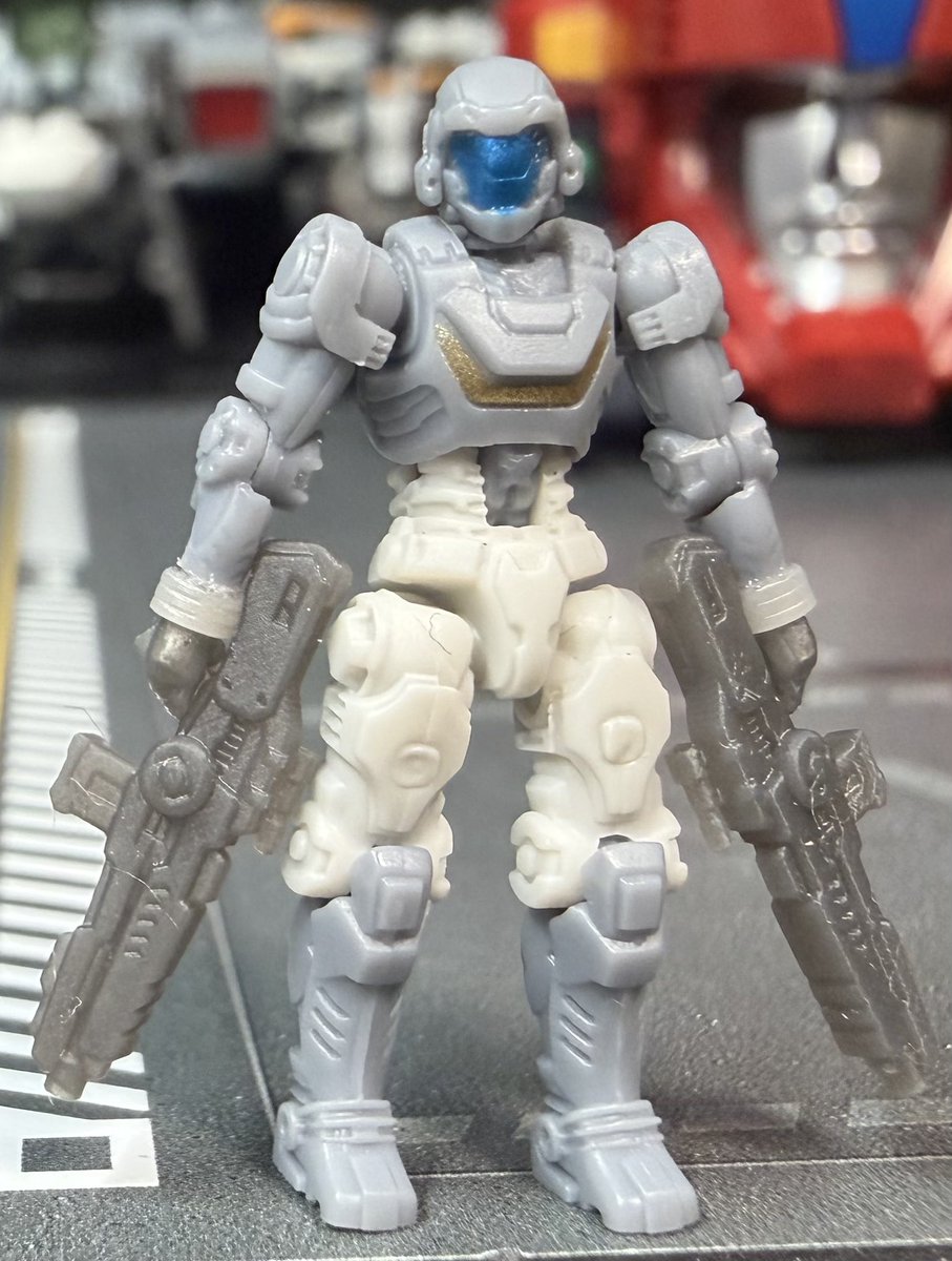 Diske_19's tweet photo. 隊員用ライフル完成！
ダイアテクターのパワーアシストなら2丁撃ちもできるはず！
内側に照準装置がつき、銃口も開口しています。

＃ダイアクロン https://t.co/CRhJrV8tu0