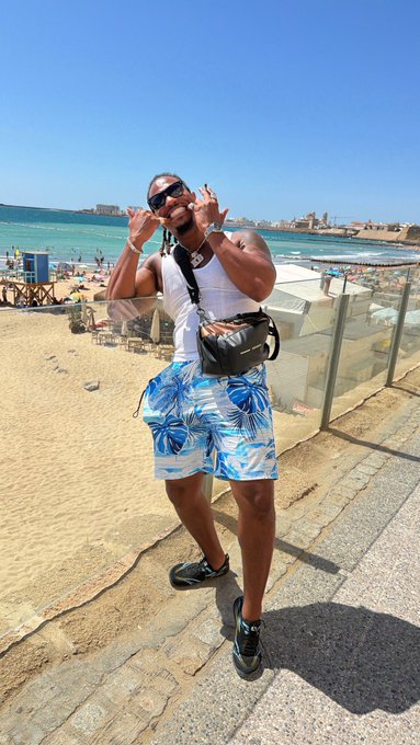 🇸🇽Burgundy🇻🇮 - 3 pic. Cádiz, Spain 🇪🇸 just stole a piece of my heart. 🌊☀️ Every city has a different vibe… this one felt like freedom ! https://t.co/dGJEd4BBqP