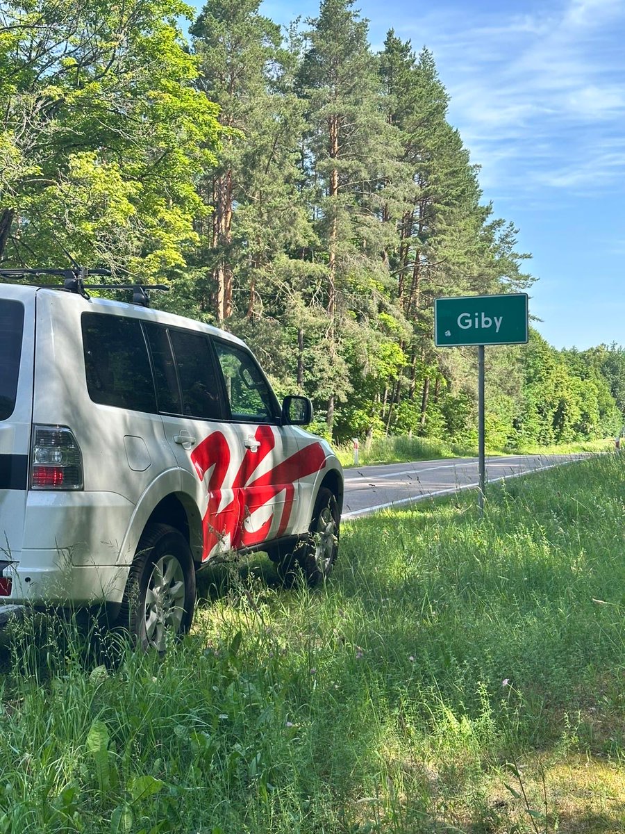 MDzienynski's tweet photo. #RadioZET w Gibach na Suwalszczyźnie . Turyści dopiero się zjeżdżają. Woda w jeziorze jak zupa. Plany kajaki, rowery i plażowanie @RadioZET_NEWS https://t.co/oo1bKuITR8