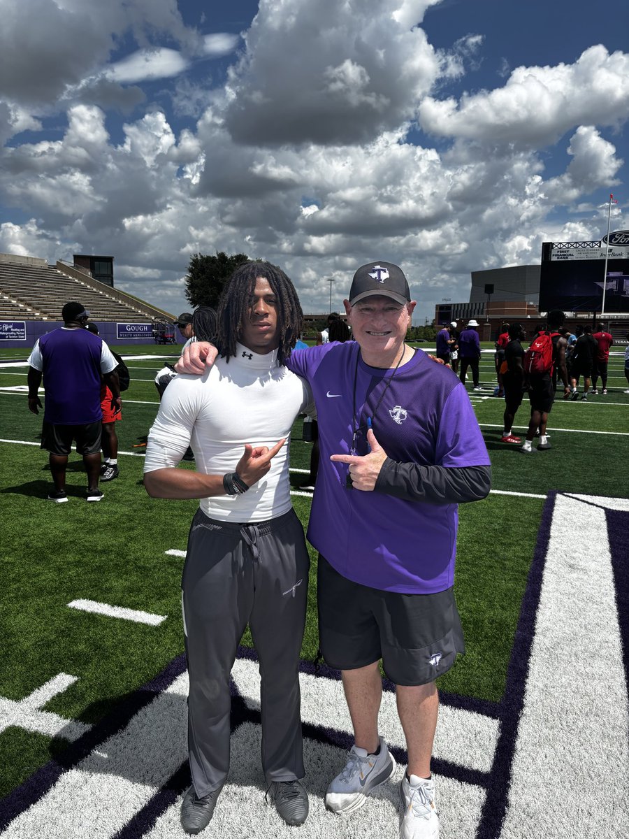 ZyonBrown_23's tweet photo. Had a great day at Tarleton State University!I won all my reps today playing corner instead of linebacker going 5/5, sadly no video. I’m glad i got to meet these two great coaches @FBCoachOdom and @CoachTyroneNix I plan on building our relationship further down the season.🤟🏾🤟🏾 https://t.co/UhenRZuVUA