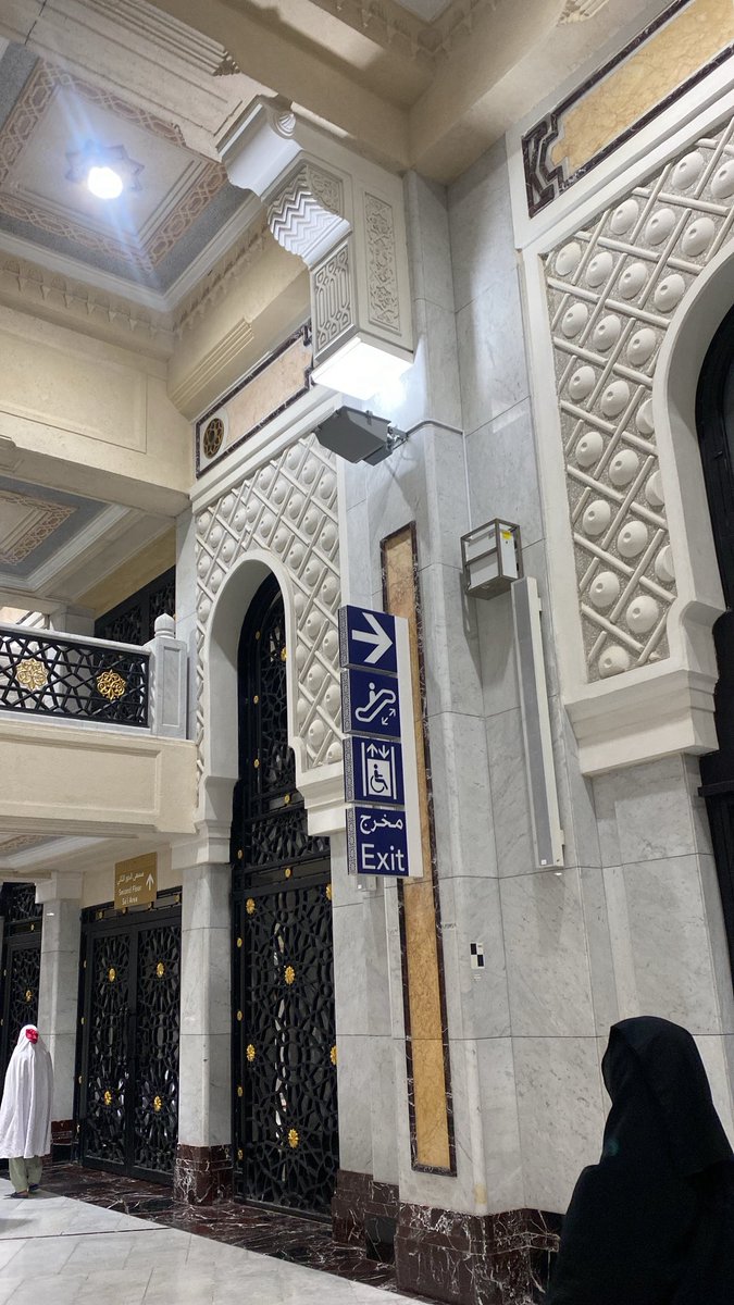rrozz0's tweet photo. ياملجأ أتيته متعباً واغادره معافى 🕋🤍🤍 https://t.co/NaKIR9diuf