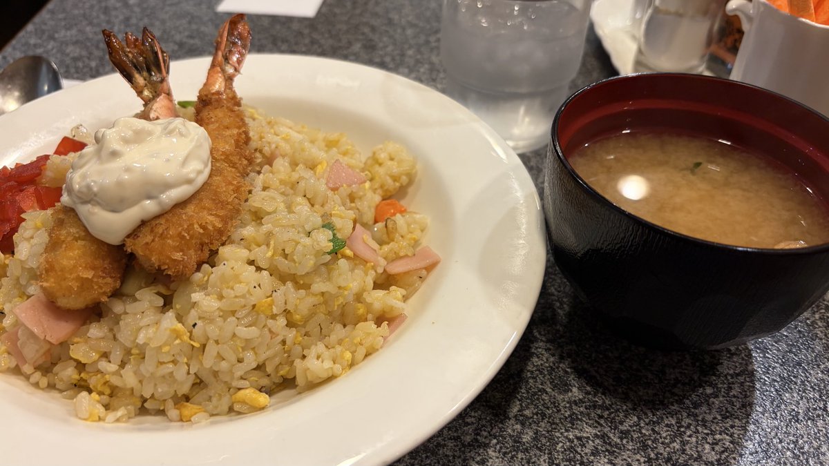 kiiyon42's tweet photo. おはようございます☁️
昨日まで大阪。
モーニング食べたり、カフェ巡り、
音楽聴きに行ったりしました。
今朝は、ヨガ5分。
瑠璃な1日を✨
#朝活
#ヨガ
#大阪 https://t.co/UWIUbahUGr