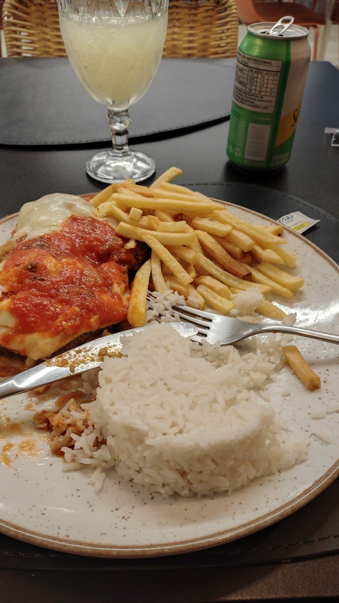 MarcosFrancoJr1's tweet photo. @chefdangalhardo Eu aqui com essa parmegiana magra... https://t.co/4ZlBB23i70