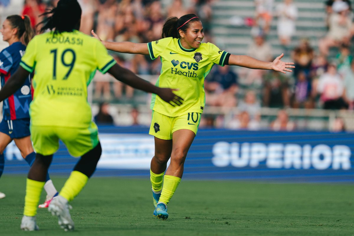 WashSpirit's tweet photo. LA REINA 👑 https://t.co/dYiw4NCM2V