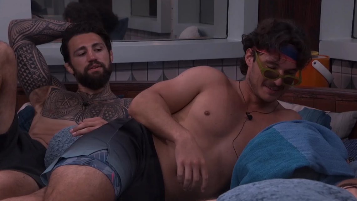 TheBigBroTea's tweet photo. The live feeds have now been down 2.5 hours for the veto comp #bb28 https://t.co/WD7SNCEIBm