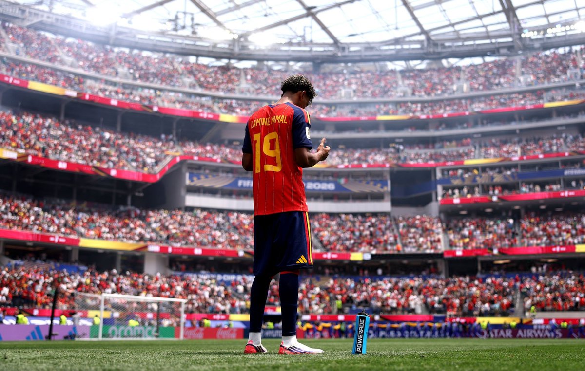 ActuFoot_'s tweet photo. 🚨 L'UN DE CES CINQ SCÉNARIOS VA SE PRODUIRE DANS QUELQUES JOURS : 

👉 La France 🇫🇷 remporte sa troisième étoile ⭐️⭐️⭐️

👉 Lamine Yamal 🇪🇸 fait le doublé Euro - Coupe du monde à seulement 19 ans

👉 L'Angleterre 🏴󠁧󠁢󠁥󠁮󠁧󠁿 gagne enfin un trophée, 60 ans après

👉 L'Argentine 🇦🇷 de Leo Messi fait le back-to-back

👉 La Suisse 🇨🇭 remporte sa première Coupe du monde

Lequel va se réaliser ? 🤔
