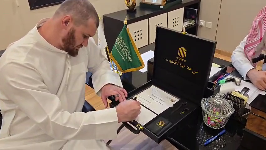 N_future_house's tweet photo. حيّاكم الله، سعدنا ��زيارة البطل العالمي @arslanbek_mahmudov في مقر بيت المستقبل الحديث. زيارة نعتز بها، وبالتوفيق دائمًا. 📷📷
#بيت_المستقبل_الحديث #عقارات #شقق_تمليك https://t.co/Ebr1KB4PKz