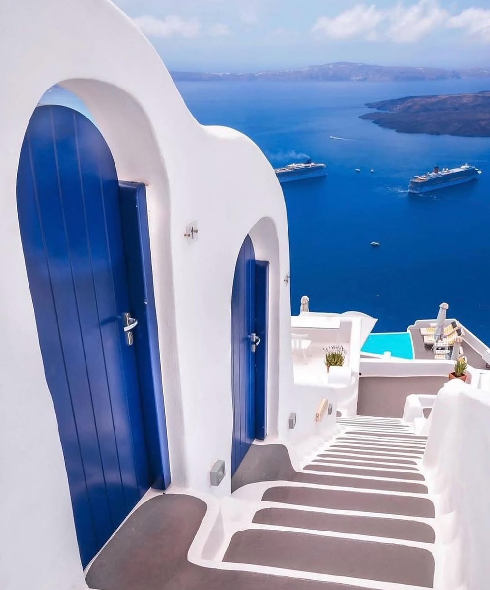 echoesofworld's tweet photo. Santorini, Greece https://t.co/W1IdFEvwMZ