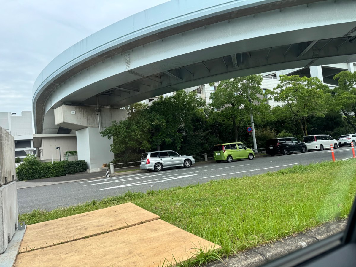 LilyElmar's tweet photo. 手前で結構待ってますね https://t.co/0raV31lzm8