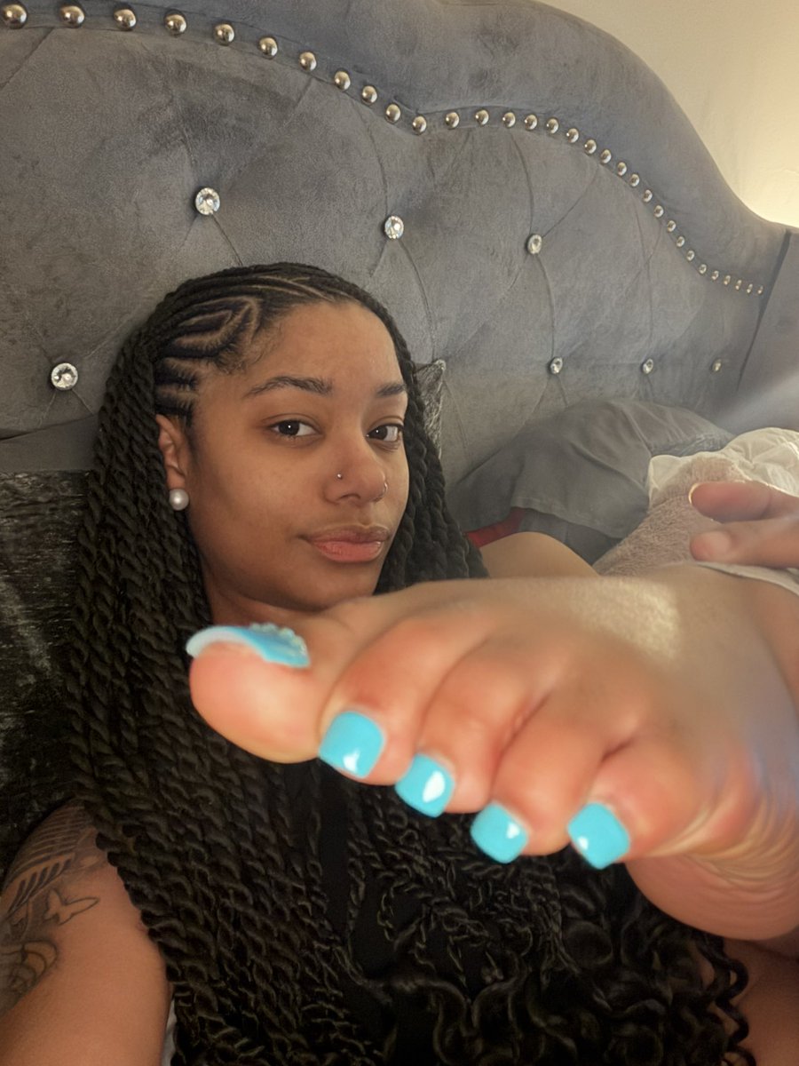 juniefeets tweet picture