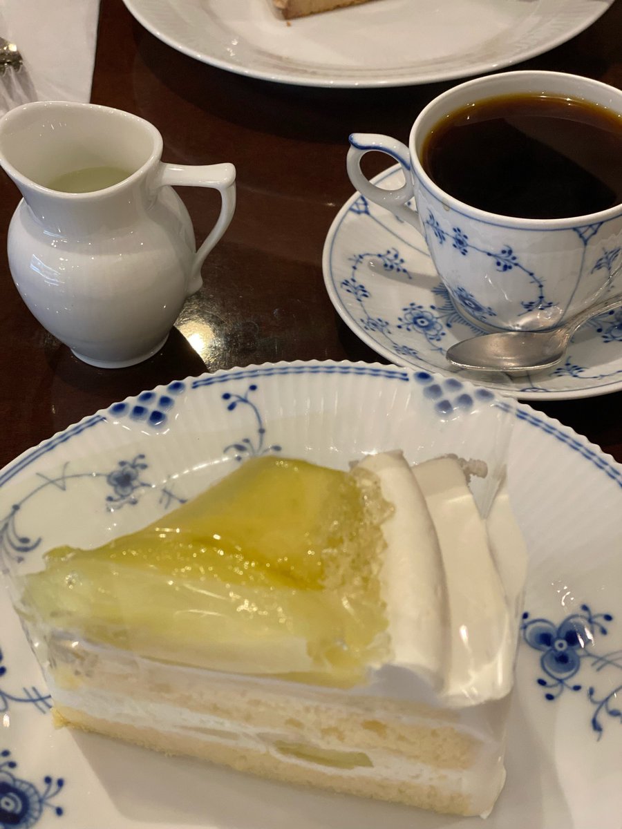 masalovesfab4's tweet photo. 日本橋三越リベンジ🇯🇵✈️
からの
新宿紀伊國屋ホール📖
ディナーに
池袋BOUILLON 🍽️🍷
〆は
椿屋珈琲🍰
なかなか充実した一日でした💛 https://t.co/C63vywqB6G