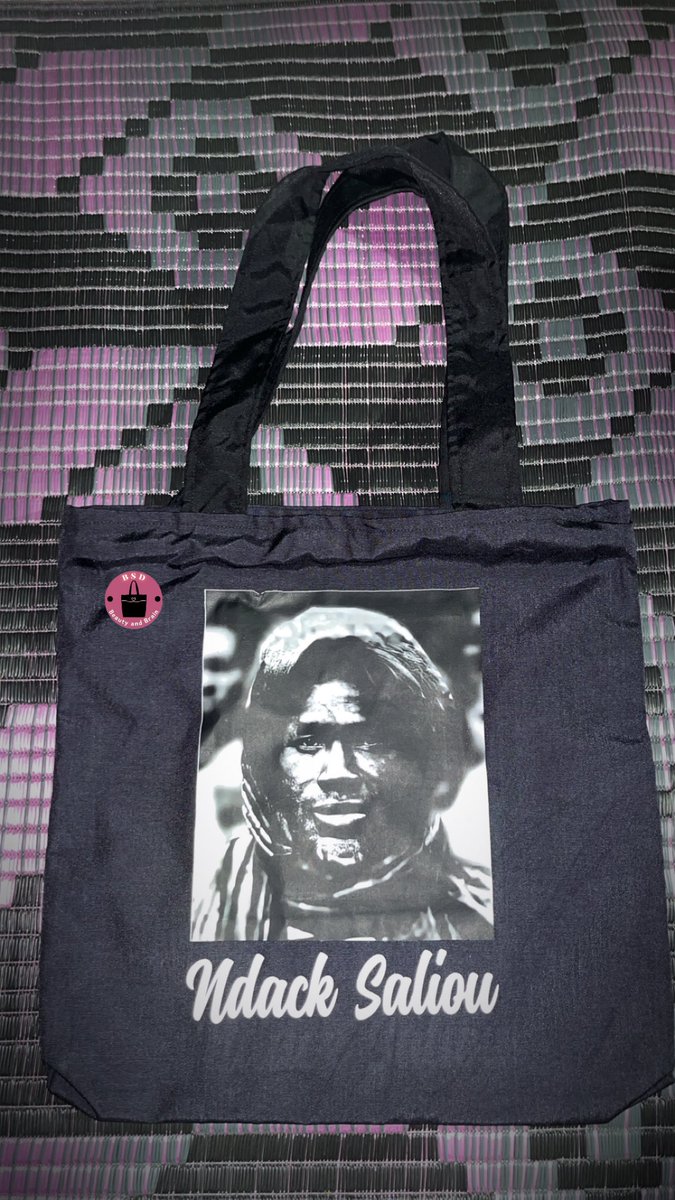 Dieyemassambaa's tweet photo. La beauté de mes sacs😭❤️❤️masha’Allah
#totebagsenegal #Magal #Touba #MadeInSenegal https://t.co/ueJTmcKIFp