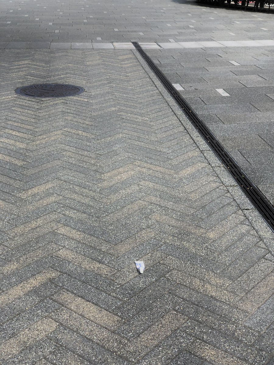 ehfgc_UCCHiE's tweet photo. Yesterday’s #Groundscore "Ointment"
The person who dropped it will likely be plagued by insect bites afterward and find themselves in an endless hell of itching.
#728Meltdown #アスファルトコレクション https://t.co/IYHCR6NobT