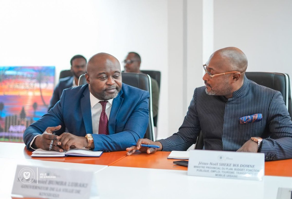 Apdnkin's tweet photo. KINSHASA : le Gouverneur de la ville de Kinshasa poursuit sans désemparer la digitalisation des services de la ville pour empêcher la fraude et le coulage des recettes. La taxe de stationnement est désormais dans son viseur

Cellule de com APDNK https://t.co/CXxbvX1ndo