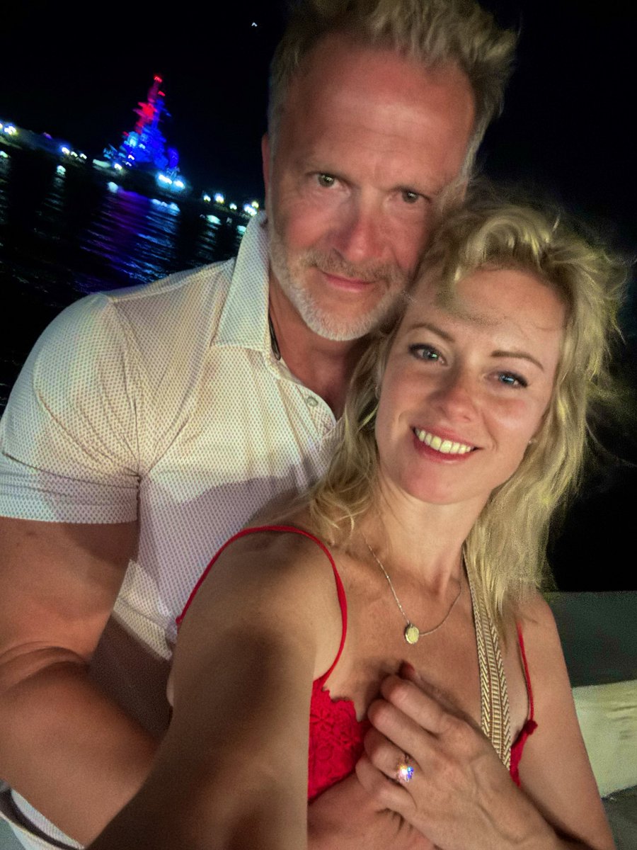 mountainboy051's tweet photo. Find someone you want to spend your life with. Don’t ever let her go. @M3ganEliza https://t.co/uLd0pXVtum