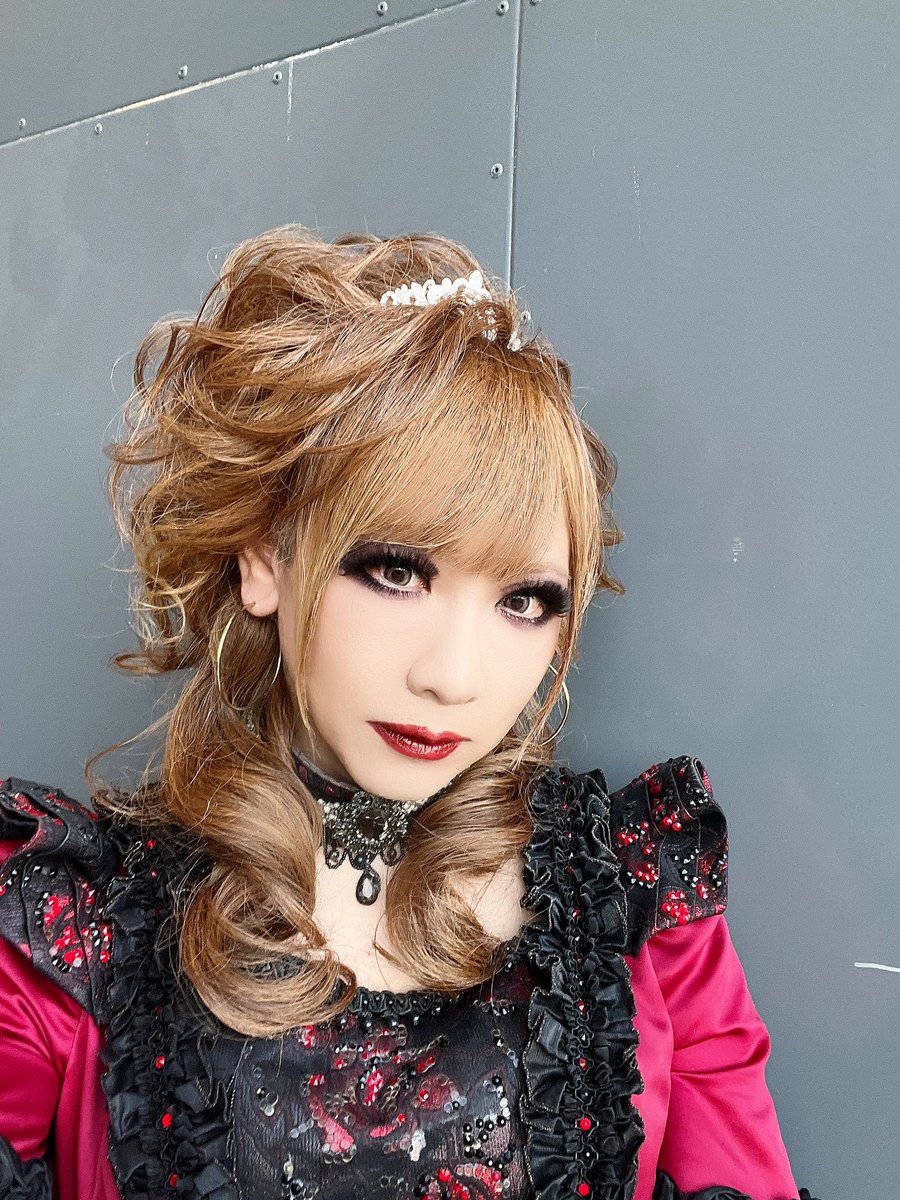 HIZAKIofficial's tweet photo. merci🇫🇷
À l’année prochaine, la France ! 🌹 https://t.co/sOqJUbFYUQ