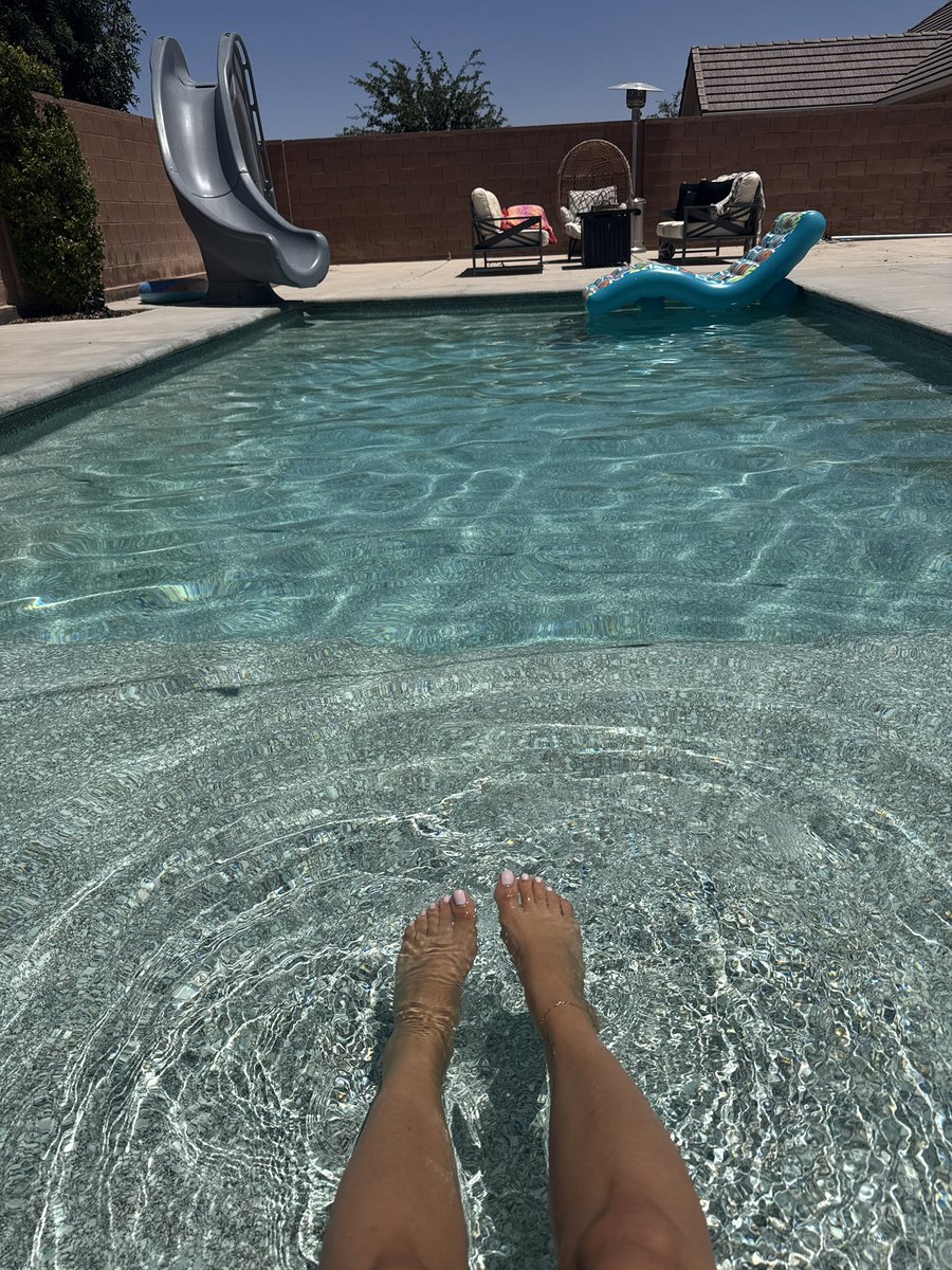 EdensToesXo's tweet photo. So hot out 🥵 https://t.co/TcuYLKCSXp