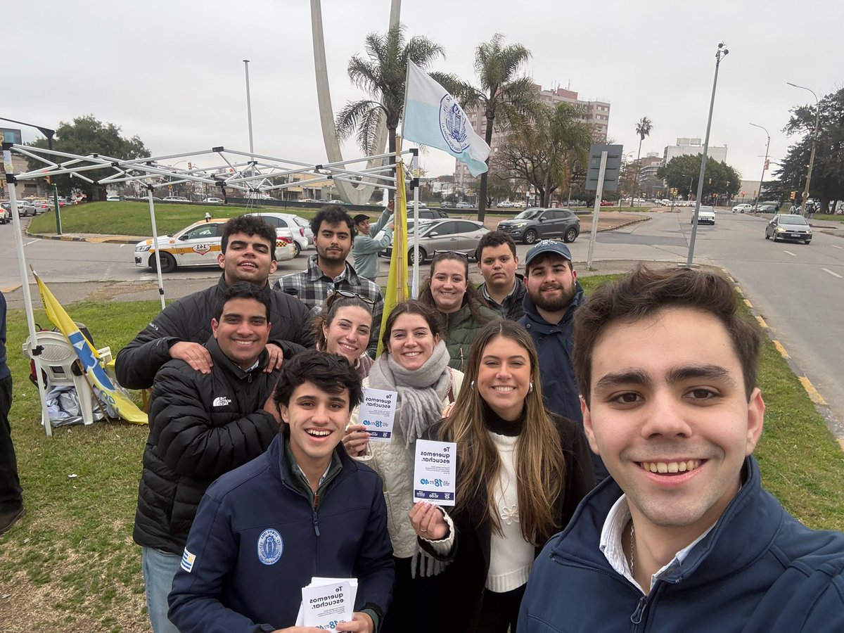 adelantepais_'s tweet photo. Jornada de militancia invitando vecinos para el Congreso de @AlianzaPaisUY en el marco de los 18 años del @ESPACIOCUARENTA. 

📍Municipio B: Cufré y Pagola; Acevedo Díaz y Rivera
📍Municipio C: Nuevocentro
📍Municipio CH: Punta Carretas https://t.co/oxxaJmelPB