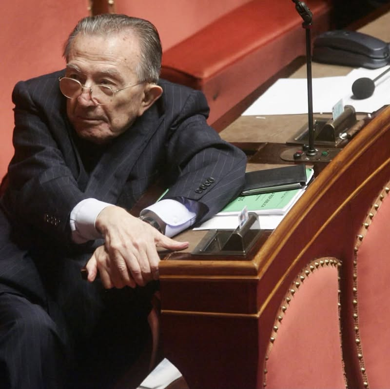 MarcelloCresce2's tweet photo. Quando parlavano questi uomini, ci portavano ad un esercizio intellettuale che sollecitava le nostre menti ad una crescita. Un governante odierno non comprenderebbe nemmeno un decimo di un discorso di Andreotti. https://t.co/jaFoY3tp42
