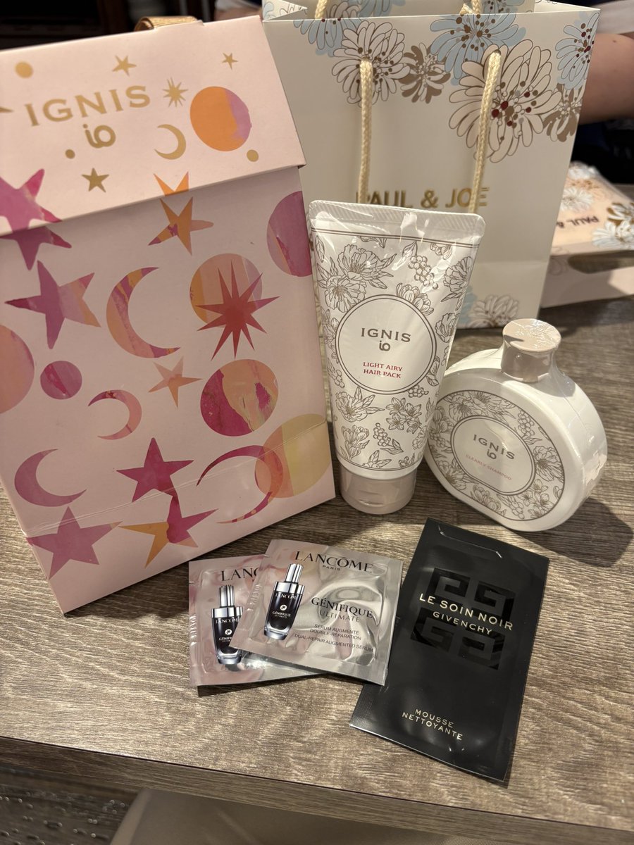 kotemode's tweet photo. 友達とお互いの誕生日をお祝い🥂
美味しくて食べすぎた😋
プレゼントもありがとう💛 https://t.co/NfvDvJZUbu