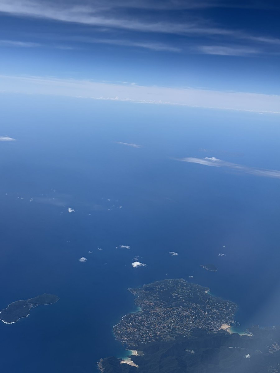 souco8's tweet photo. 飛行機の中から。
長崎と五島列島？？！
国東半島、だよね？ https://t.co/dmtzyoUH9r