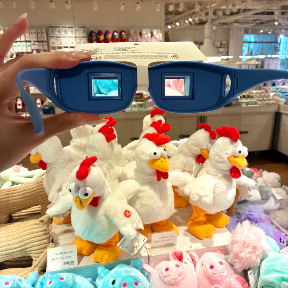 寝ながらでも真下が見える、おもしろ寝たままメガネ👓🐔