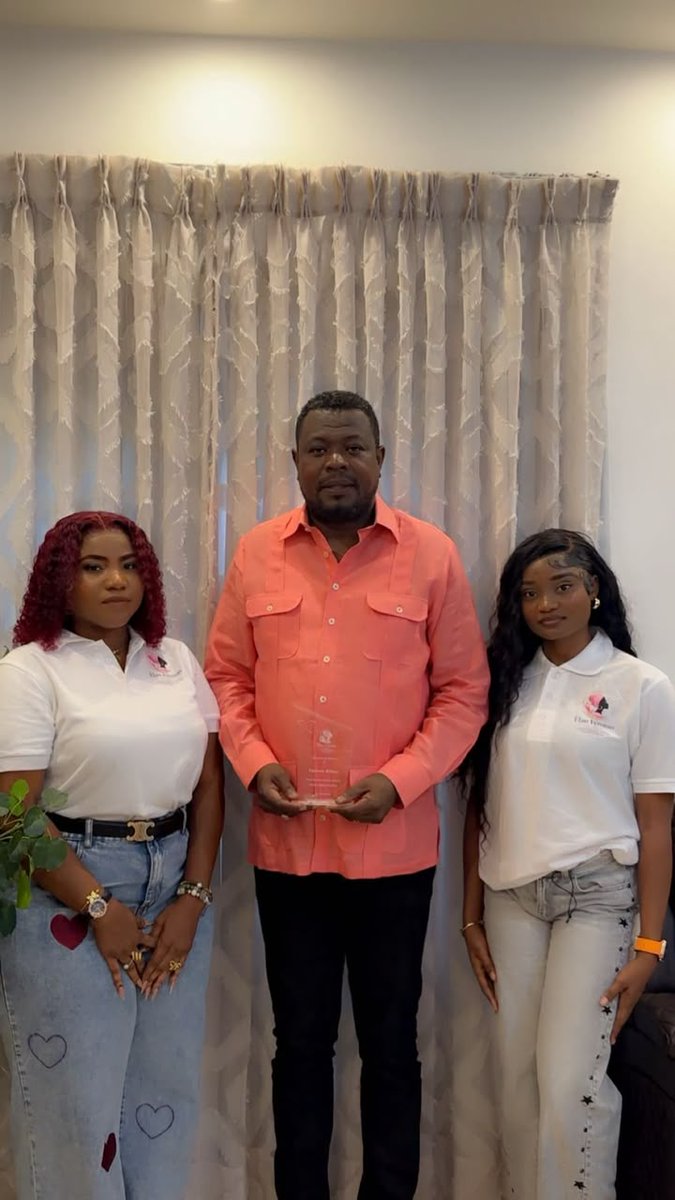 MJMedia509's tweet photo. Élan Féminin honore Me Vackson Belony pour son engagement communautaire.L’organisation, dirigée par Mme Alexandra Monexil, lui a décerné une distinction pr saluer son implication sociale &amp; encourager les initiatives citoyennes en faveur de la solidarité et du développement humain https://t.co/NwWxpveSYB