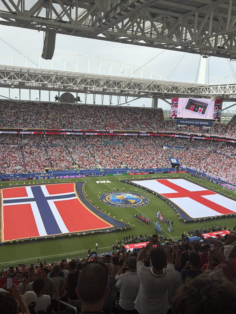 thrtzn's tweet photo. Football is life https://t.co/zNduVszGpu