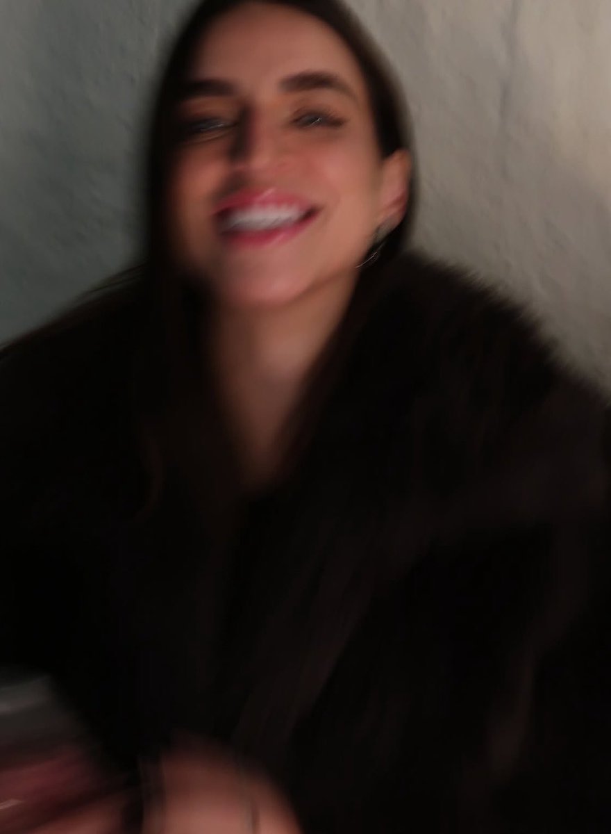 imjhenx's tweet photo. simplesmente, bruna unzueta. https://t.co/uoWVciaZqq