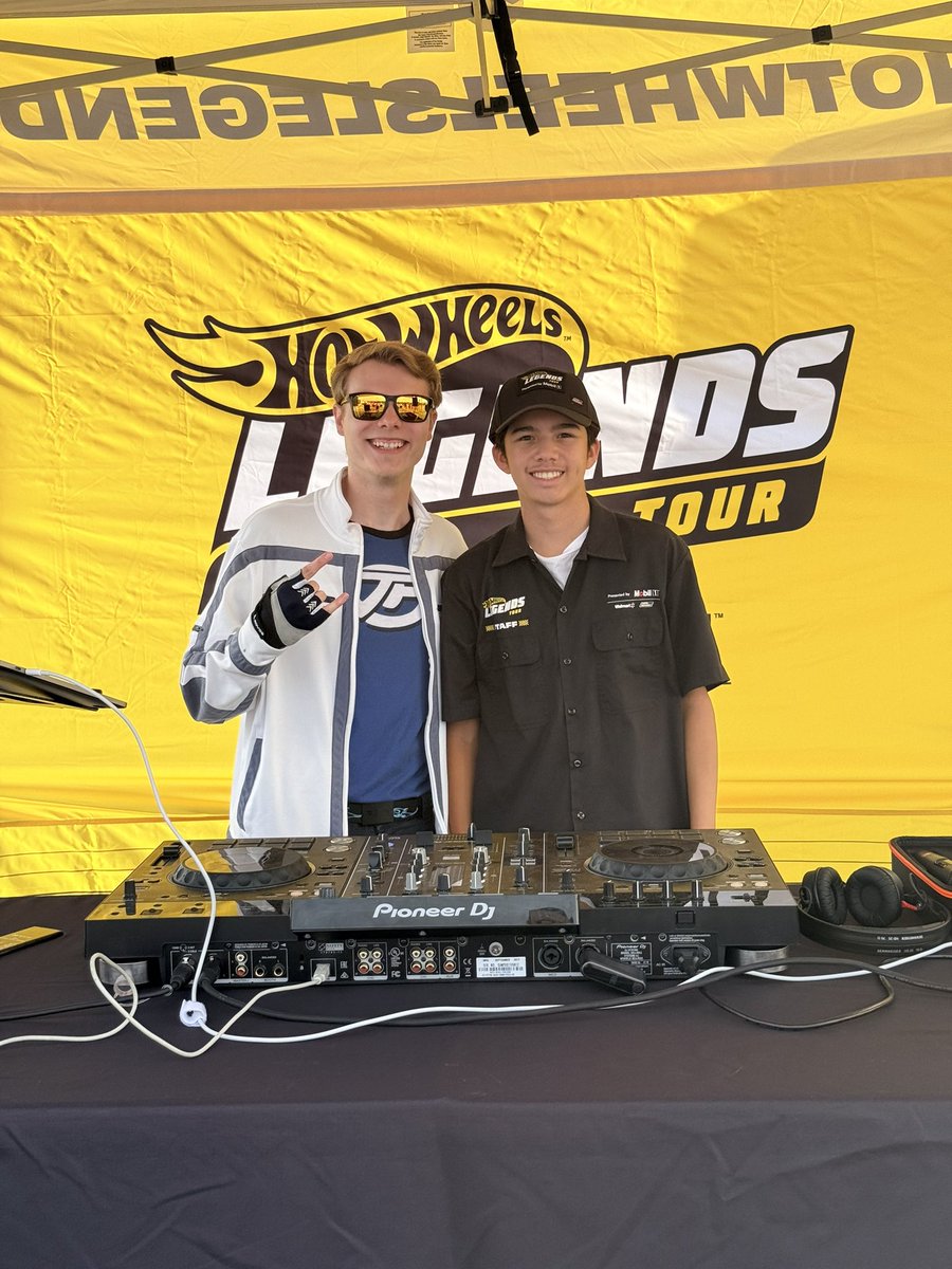 djriddler's tweet photo. Had a great time at the #Hotwheelslegend tour in Houston with @djrennermusic in the mix. See you next Saturday in Dallas https://t.co/DBI4niHAh9