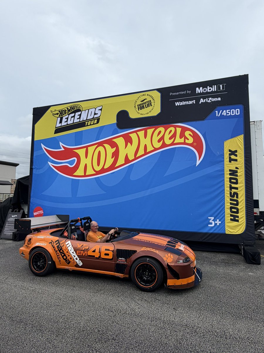 djriddler's tweet photo. Had a great time at the #Hotwheelslegend tour in Houston with @djrennermusic in the mix. See you next Saturday in Dallas https://t.co/DBI4niHAh9