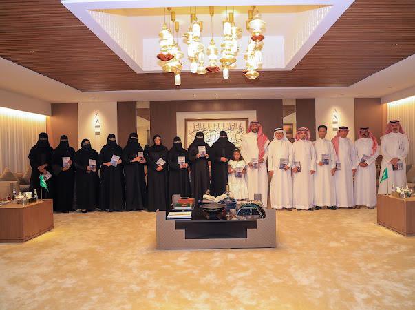 RuralGirl2011's tweet photo. حقيقة ليس الفرح في اكتمال الإنجاز فحسب، بل في أن يجد من يحتفي به ويمنحه حياةً أخرى.
في مساء السبت ١١يوليو ٢٠٢٦ ، فتحت #ديوانية_القلم_الذهبي، بوابة #للبوابة_صفر لا لتوقيع فحسب، بل لعبور الحكاية من بين دفتي الكتاب إلى قلوب القرّاء، لحظة ستظل عالقة في الذاكرة.
وزاد البهاء والألق بحضور نخبةٍ من الأدباء والأديبات،الذين لبوا الدعوة وأضفوا على اللقاء قيمةً وجمالًا لا يُنسى، ممتنه لحضورهم المبهج والمثري..
كل الامتنان والشكر  لراعي هذا الكيان، معالي المستشار @Turki_alalshikh  وللأستاذ @yassermadkhli وفريقة  الرائع على حفاوة الاستقبال وحسن الضيافة..
يمضي الوقت ويبقى الأثر  سلمتم رفاق الحرف والقلم ..  
@amdsmr1  @dahham2030d  @bakr_hathal  @KhDamuk  @Issa20152015 @dalalbm @HAlmufarih  @amri1ab @ReemSultan8080 @roaa6789  @R_ALrOq