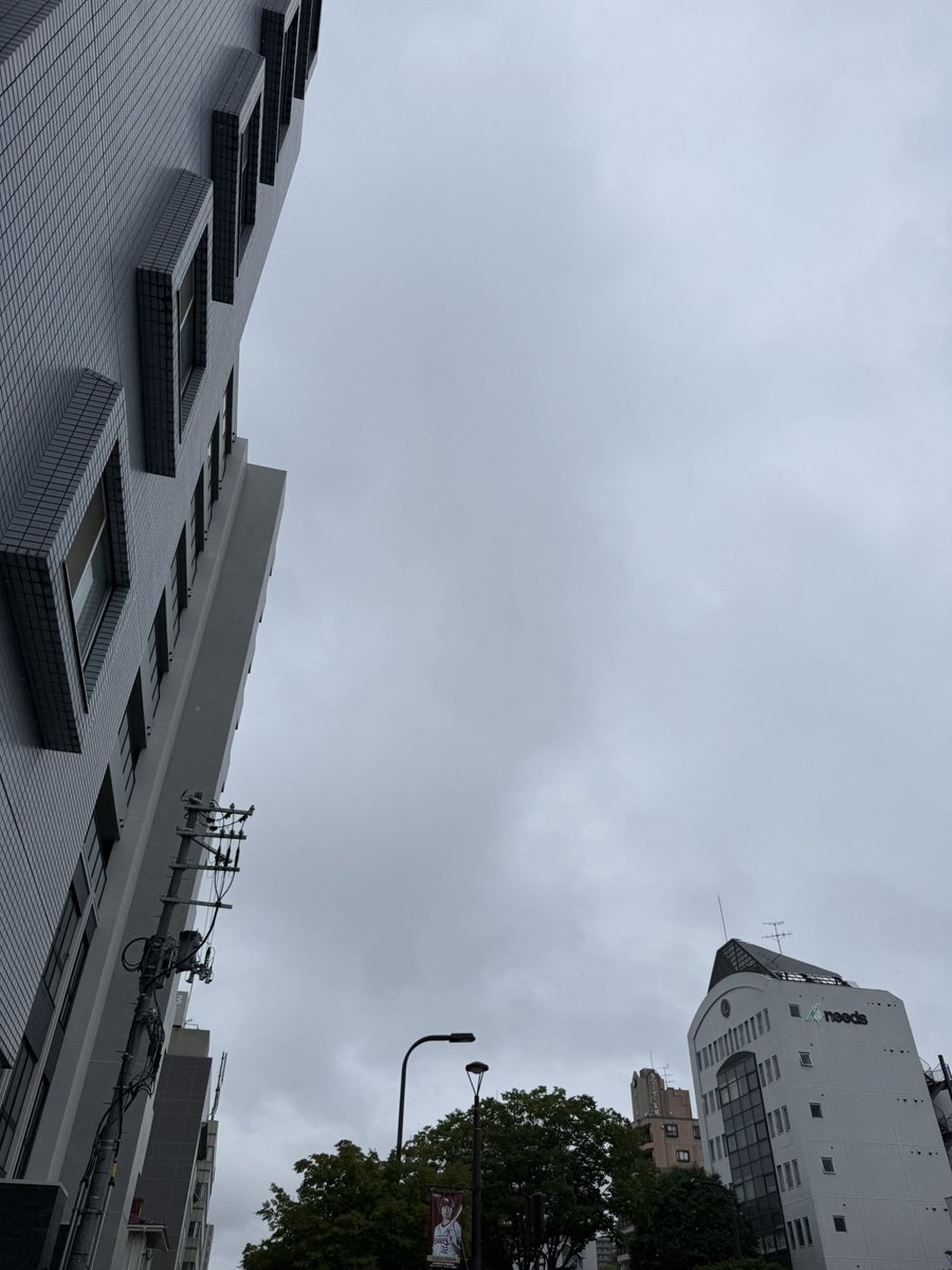 T_Study3's tweet photo. おはようございます☔️
今日の朝活🚗
🌡 気温：24℃（雨）
24℃ですが、雨が降る朝となりました。視界や路面に気をつけながら、安全運転でドライブに行ってきます。
皆様も素敵な日曜日をお過ごしください！
#朝活 #ドライブ #雨のドライブ https://t.co/qVLqb7pEtR