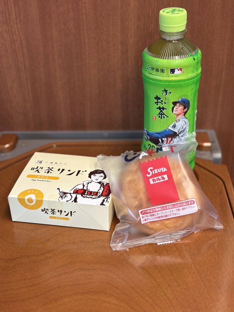 momocomputer's tweet photo. スーパー実家タイム！

ということで恒例の九州でなんやらかやらお手伝い
昼は博多で食べたいので、朝は控えめにカルネと喫茶サンドタマゴ

よく見ずに買ったら、サンドは丸福珈琲さんなのね
タマゴたっぷり、パンふわふわで美味しかったですわ https://t.co/cylkaMXtz0