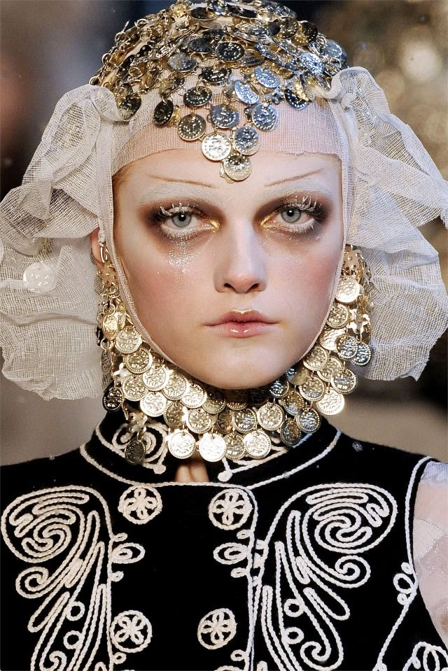 cestprada's tweet photo. john galliano fw09 https://t.co/lR8apcGMY8
