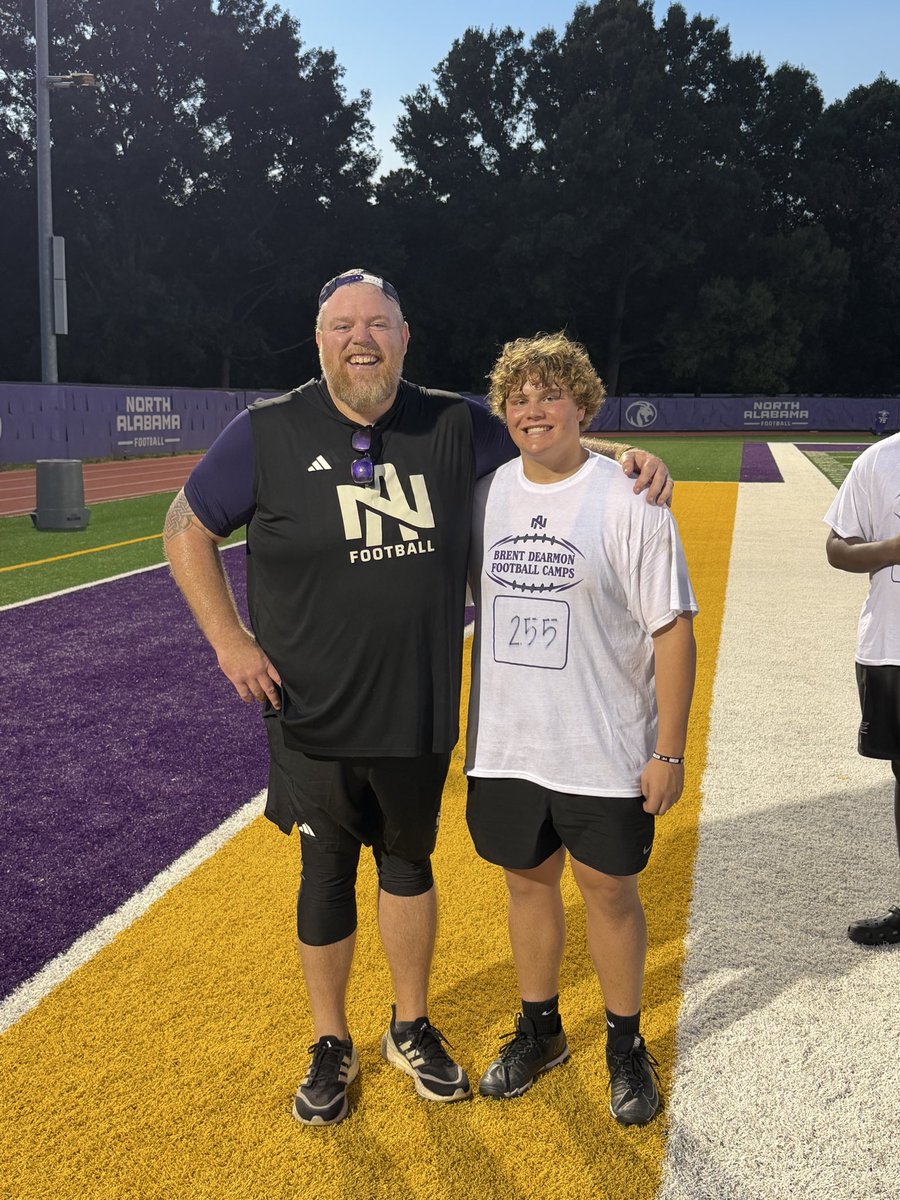 big_walt63's tweet photo. Thank you @BrentDearmon for hosting the @UNAFootball camp!! Got some good work in!! 5 Camp completed #AGTG #RARE #SledDogs @CoachJohnson52 @coachJClegg @SenatorsFB @AL7AFootball https://t.co/JYbdrOd0N8