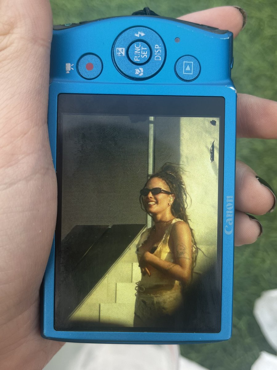artisticgr__ve's tweet photo. i can’t wait to see my halsey’s pictures 😩😩 https://t.co/BX8mtudJ0Y