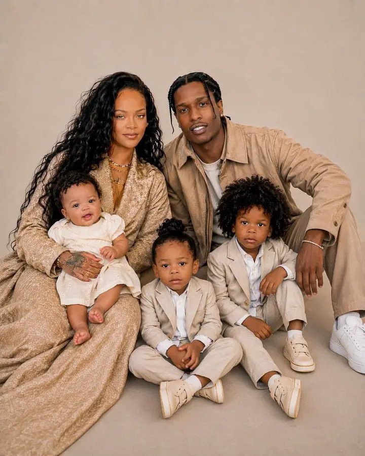 United_Africanz's tweet photo. Rihanna’s biggest flex: Family. https://t.co/Ob0k5jrk6f