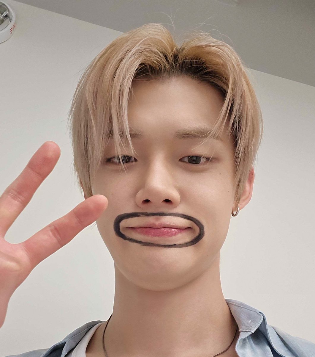 sillyjjuni's tweet photo. something about this stinky cat face he does is so healing.. oh yeonjun please never change https://t.co/J8PxG00NbF