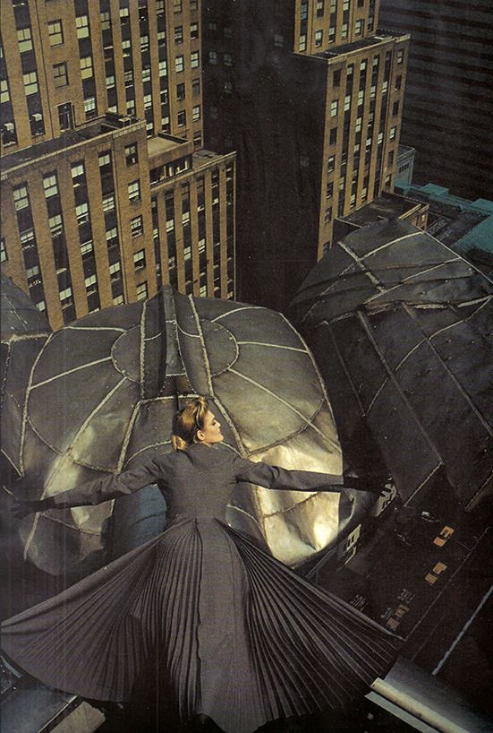 luusssso's tweet photo. Late 1980s editorials by fashion designer and photographer Thierry Mugler https://t.co/DnRoKv8PZ9